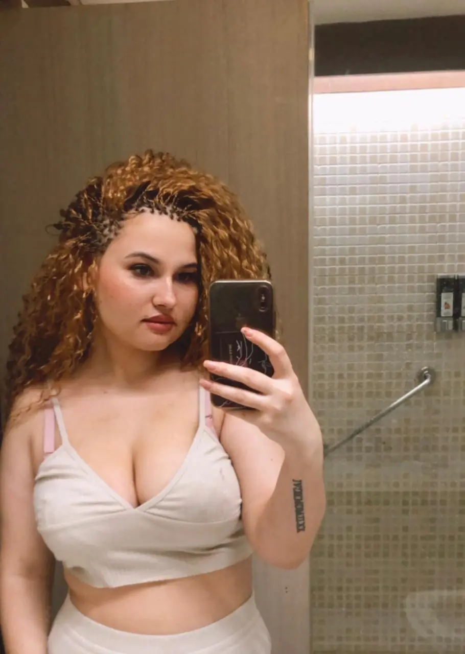 Vaishali Escorts Service near The Roseman Hotel